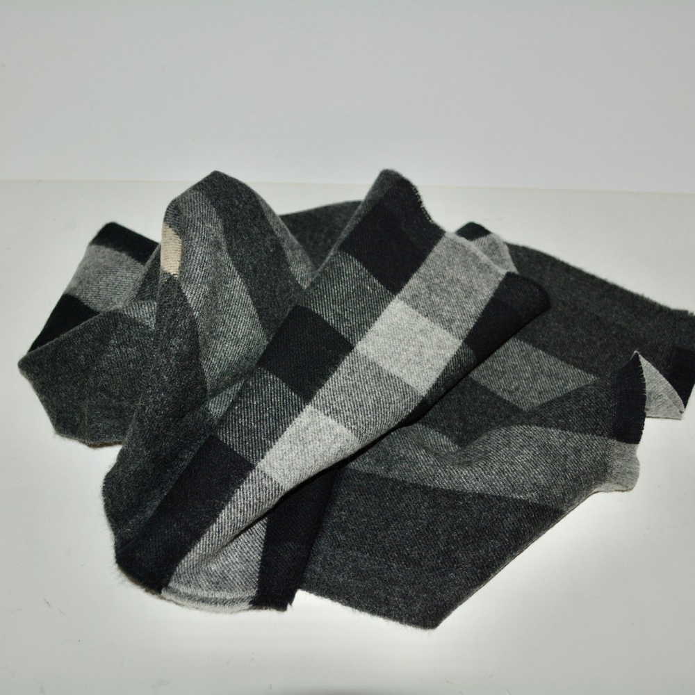 BURBERRY LASH FRINGE GIANT EXPLODED CHECK WOOL CASHMERE SCARF WRAP - Picture 9 of 9